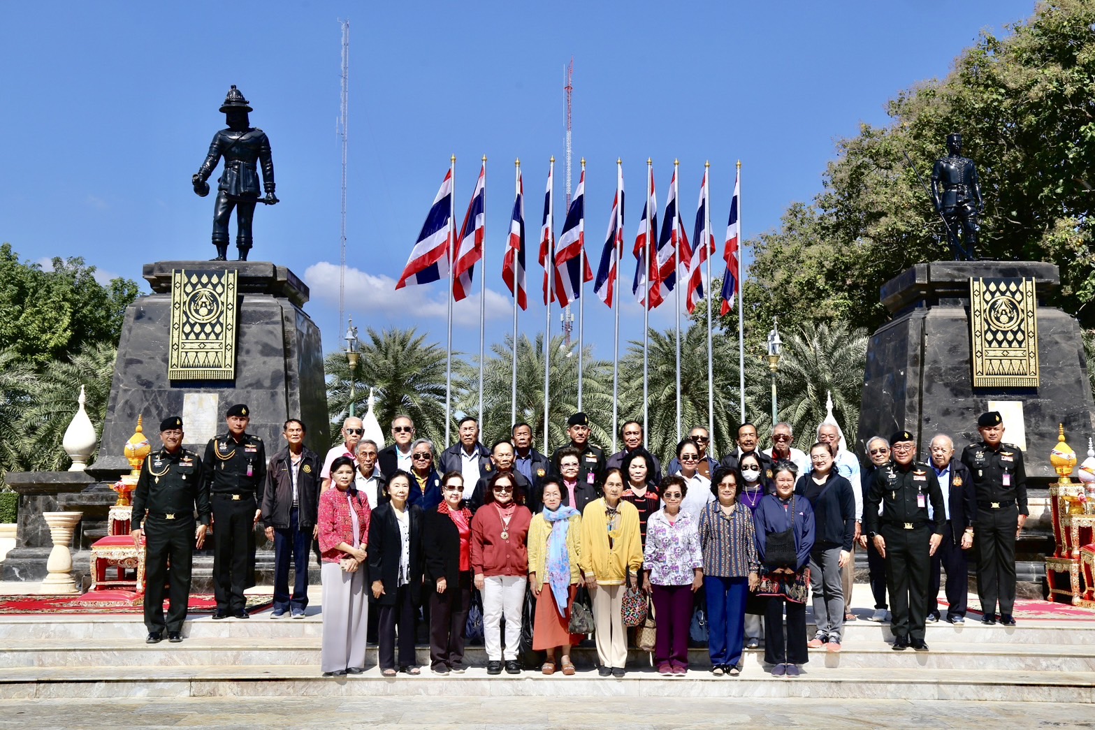 ชมรม นตน.18 และจปร.11 ร่วมเทิดเกียรติ “วีรบุรุษเขาค้อ” แหล่งท่องเที่ยวเชิงประวัติศาสตร์ สัมผัสลมหนาวแรกของปีที่อุทยานแห่งชาติเขาค้อ