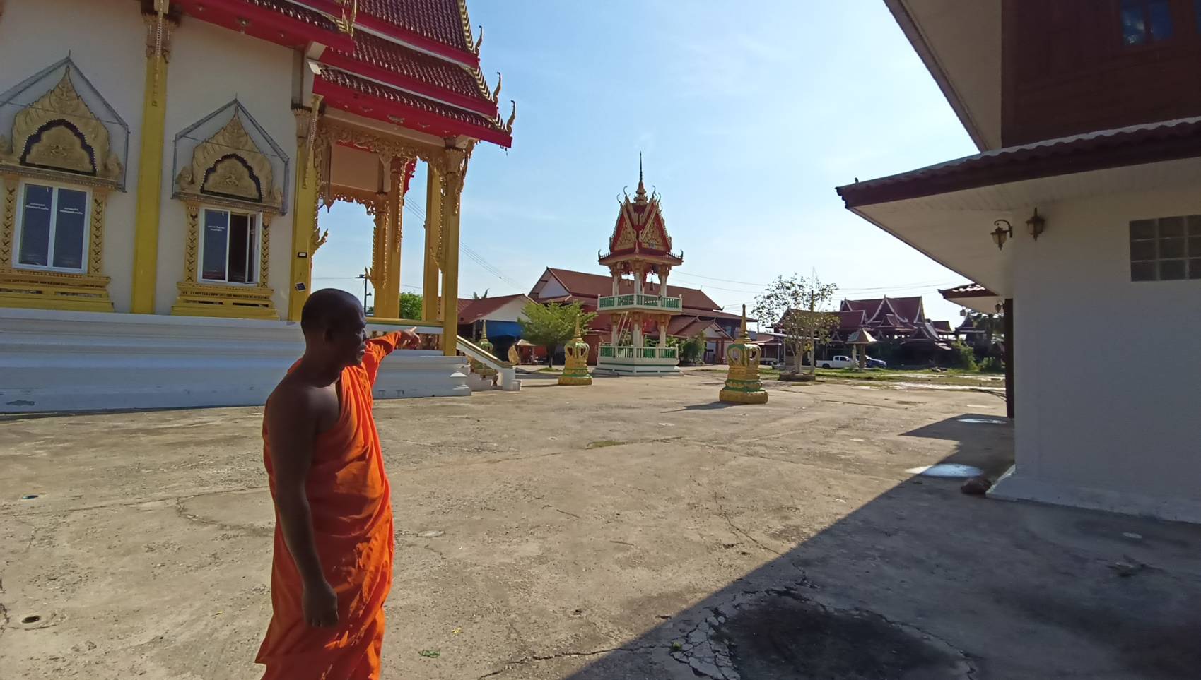 ชัยภูมิพายุฤดูร้อนฤดูร้อนพัดกระหน่ำถล่มบ้านวัด ตำบลส้มป่อยเสียหายนับ100หลัง