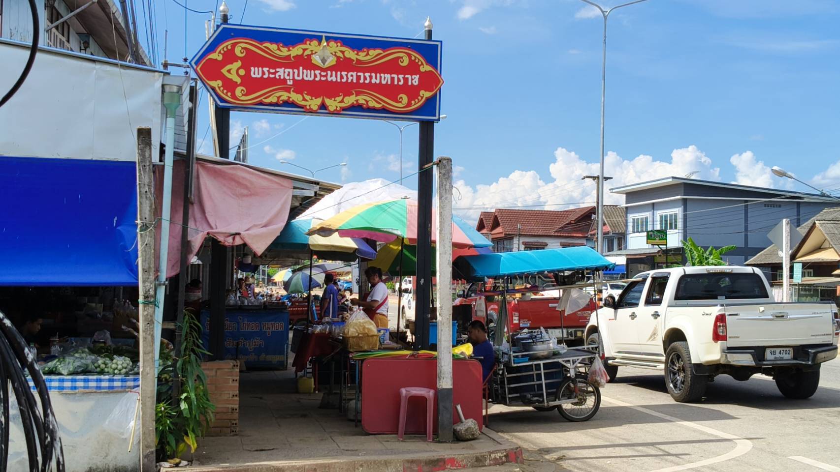นักท่องเที่ยว และชาวบ้านเมืองงายสุดทน ร้องผู้ประกอบการฮุบทางเท้า วอนจัดระเบียบปรับปรุงทัศนียภาพให้สวยงาม