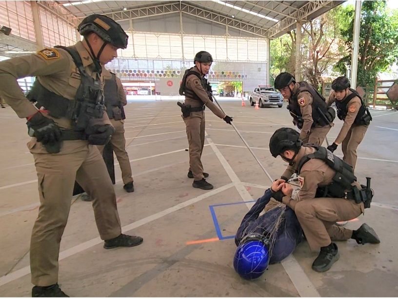 ผู้การอยุธยา เปิดอบรมซ้อมแผน ใช้ปืนยิงตาข่ายสงบชายคลุ่มคลั่ง