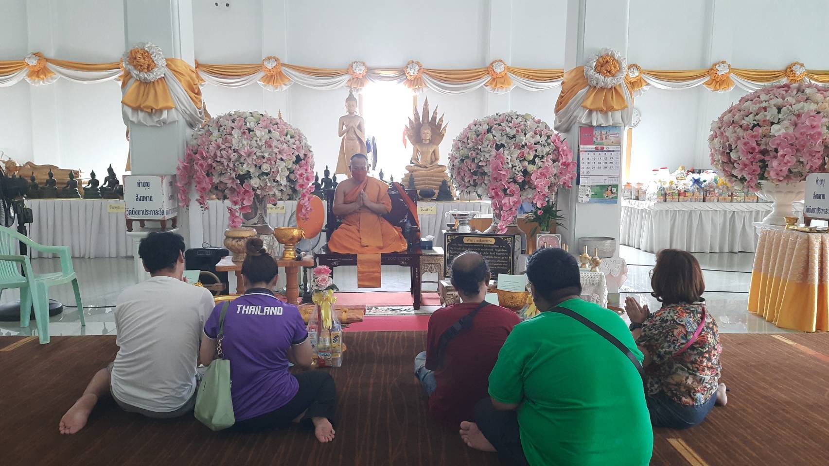 ปทุมธานี สุดทึ่งสาวมาครั้งแรกล้วงบอลเสี่ยงทายไอ้ไข่วัดบึงบาได้เลขทะเบียนรถตัวเองเชื่อให้โชค หาวัดไม่เจออธิฐานปุ๊ปเจอทันที ยังแห่มาโกยเกล็ดพญานาคตามตะลอนข่าว