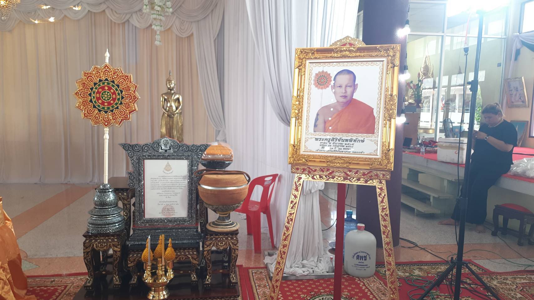 ปทุมธานี “พระดียังมีอยู่”ชาวบ้านแห่อาลัยอดีตเจ้าอาวาสวัดศิริจันทารามมรณภาพวันเข้าพรรษาพอดี
