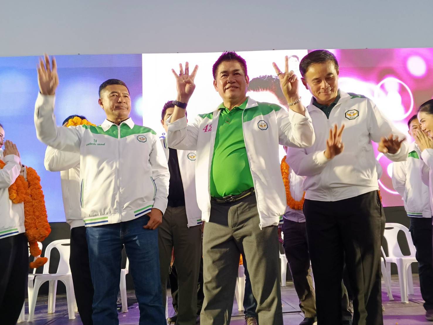 “ธรรมนัส” กล้าธรรม เบอร์ 42ปราศัยใหญ่เชียงใหม่ ลั่นทุกนโยบายทำมากกว่าพูด มั่นใจส.ส.เข้าสภา 50 ที่นั่ง