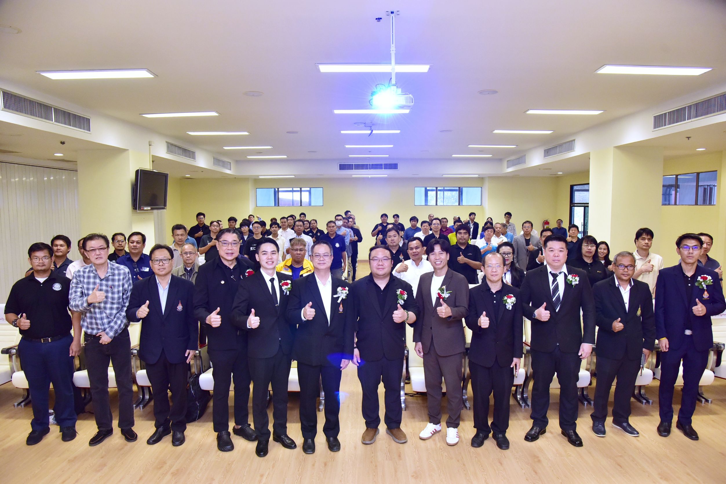 บพค. จับมือ มทร.ธัญบุรี ผลิตกำลังคนด้านยานยนต์ไฟฟ้าและ AI หนุนอุตสาหกรรมไทย