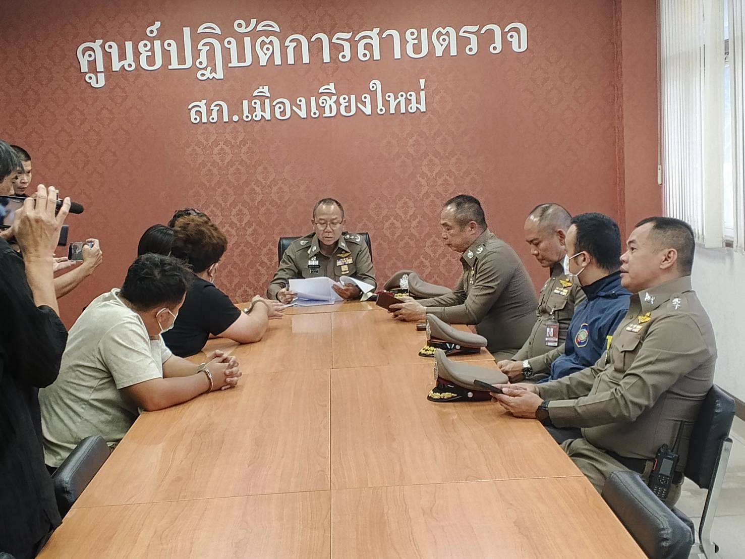 PTC ภาค 5 ร่วมสภ. เมืองเชียงใหม่ จับกุมแก๊งสแกมเมอร์ชาวจีน เหยื่อสูญเงินกว่า 1 ล้าน ตั้งข้อหาอั้งยี่ ฟอกเงิน กรรโชกทรัพย์ กักขังหน่วงเหนี่ยว