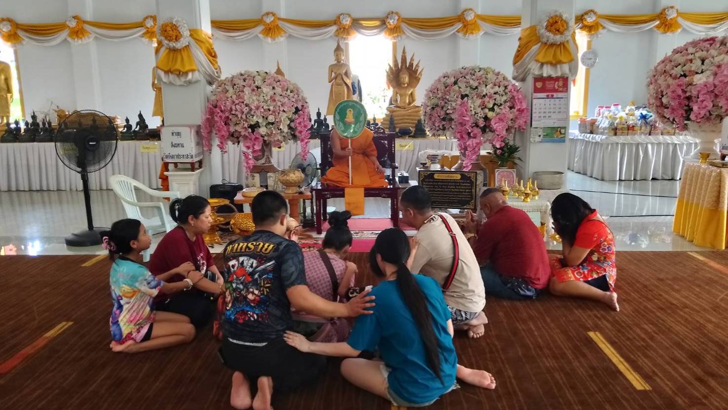 ปทุมธานี 2 สาวหยุดปังไม่ไหว เจ้าของร้านเสื้อได้โชค 2 ชั้นจากไอ้ไข่วัดบึงบาแม่ตะเคียนทอง พนง.สาวได้โชคตลอดมาแล้วกว่า 2 ปี