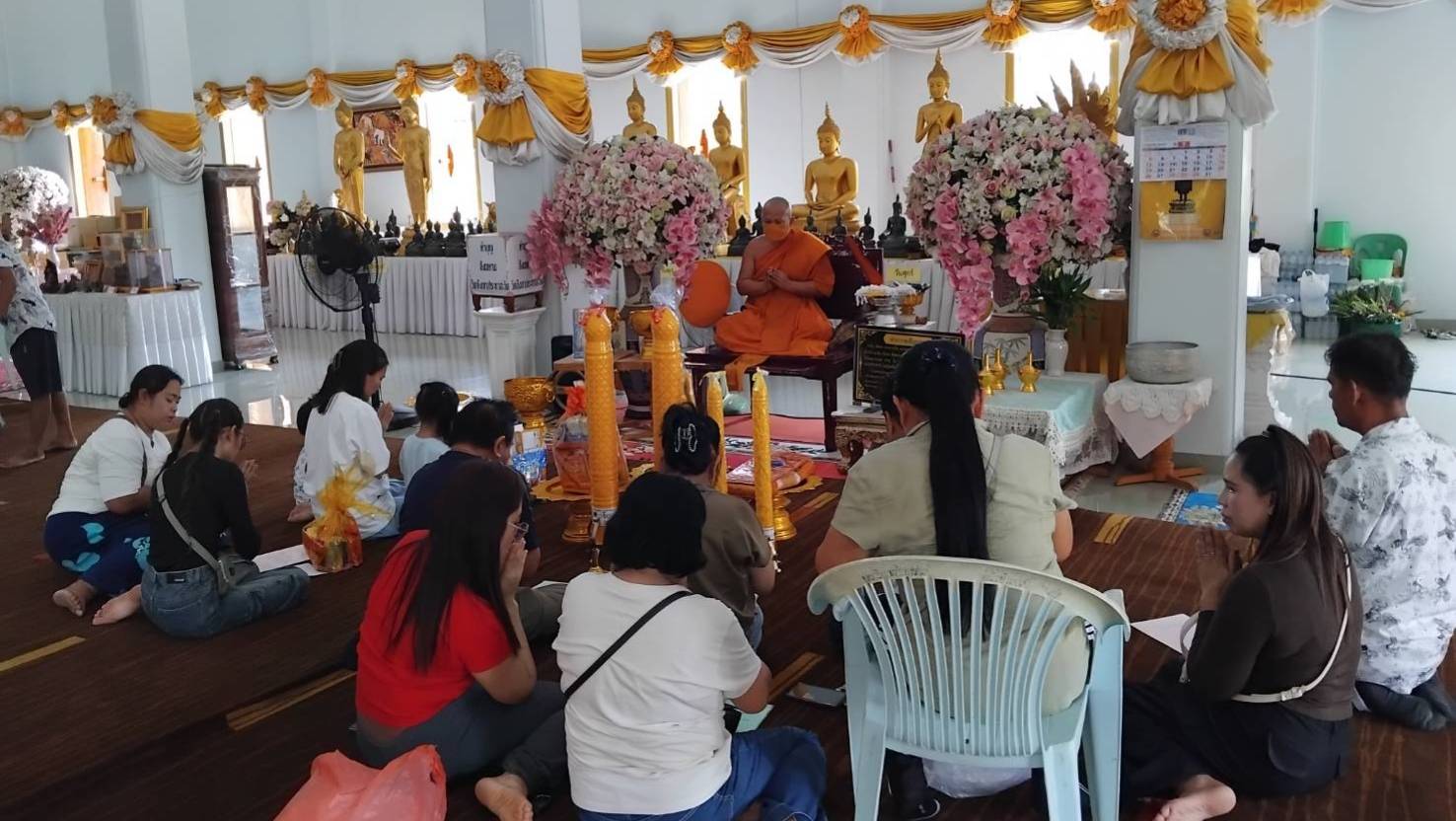 ปทุมธานี แกงถุงคลองเจ็ดเฮง! หอบไก่ปูนปั้น 2 ตัว แก้บนไอ้ไข่วัดบึงบา หลังล่าสุดรับโชคหลายหมื่น