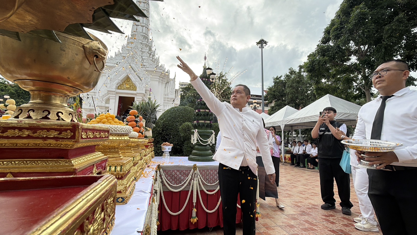 ปทุมธานี จัดงานสมโภชศาลหลักเมืองสุดยิ่งใหญ่ พ่อเมืองนำทีมข้าราชการและนางรำกว่าพันชีวิตรำบวงสรวงสะท้อนพลังศรัทธา