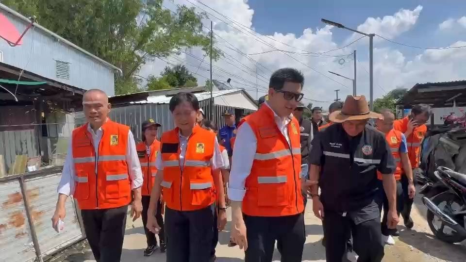 ปทุมธานี นายกบ้านใหม่รับมือระบายน้ำรังสิตลงเจ้าพระยา ผู้ว่าฯ หวั่นรับน้ำองครักษ์กระทบรังสิต “รองนายกฯ” เตรียมปรับแผนเชื่อมระบบระบายน้ำช่วยนครนายก