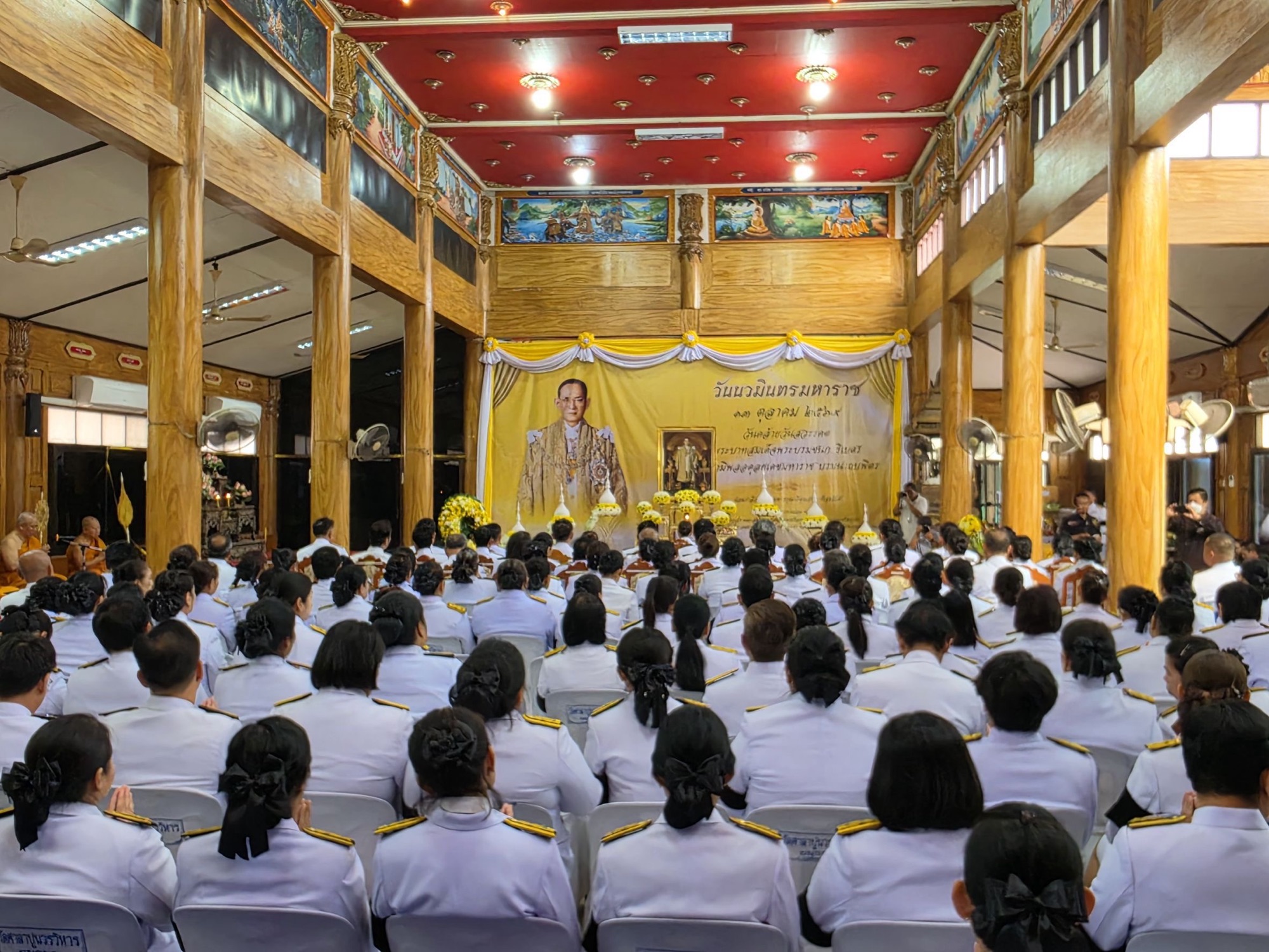 พสกนิกรอยุธยาร่วมพิธีบำเพ็ญพระราชกุศล เนื่องในวันนวมินทรมหาราช น้อมรำลึกในพระมหากรุณาธิคุณ รัชกาลที่ 9